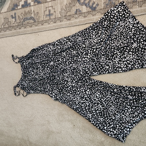 Black and white jumpsuit - Picture 1 of 1